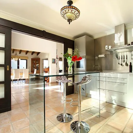 Feriehus Majorcan Mountain View For 8 *