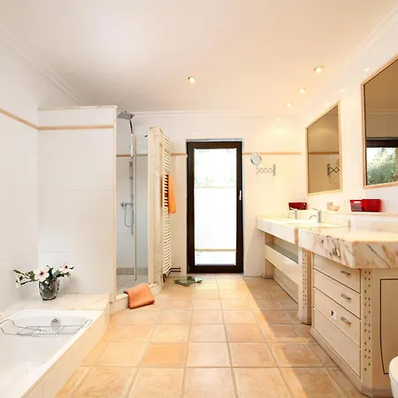 Majorcan Mountain View For 8 Feriehus